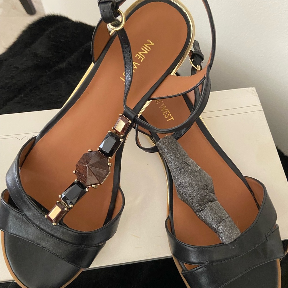 Leather black sandals, NineWest t-strap ,decorative sandals, Womans size 10
